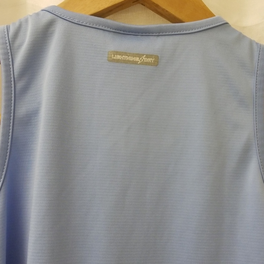 NWOT New Balance running top - Picture 3 of 4